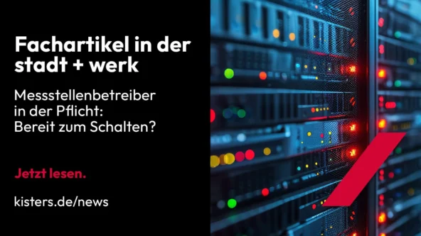 Eine Nahaufnahme von beleuchteten Serverschränken mit verschiedenfarbigen Lichtern, daneben ein deutscher Text zu einem Fachartikel über die Pflichten von Messstellenbetreibern, der die Leser auffordert, kisters.de/news zu besuchen.