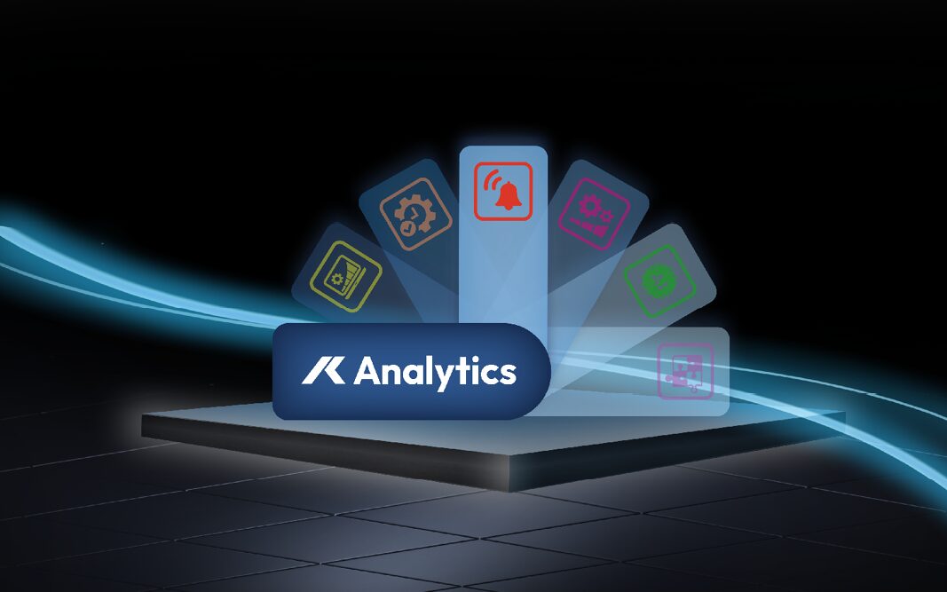 Eine Digitalgrafik zeigt das Wort Analytics auf einer blauen Schaltfläche vor einem dunklen, futuristischen Hintergrund mit Symbolen.