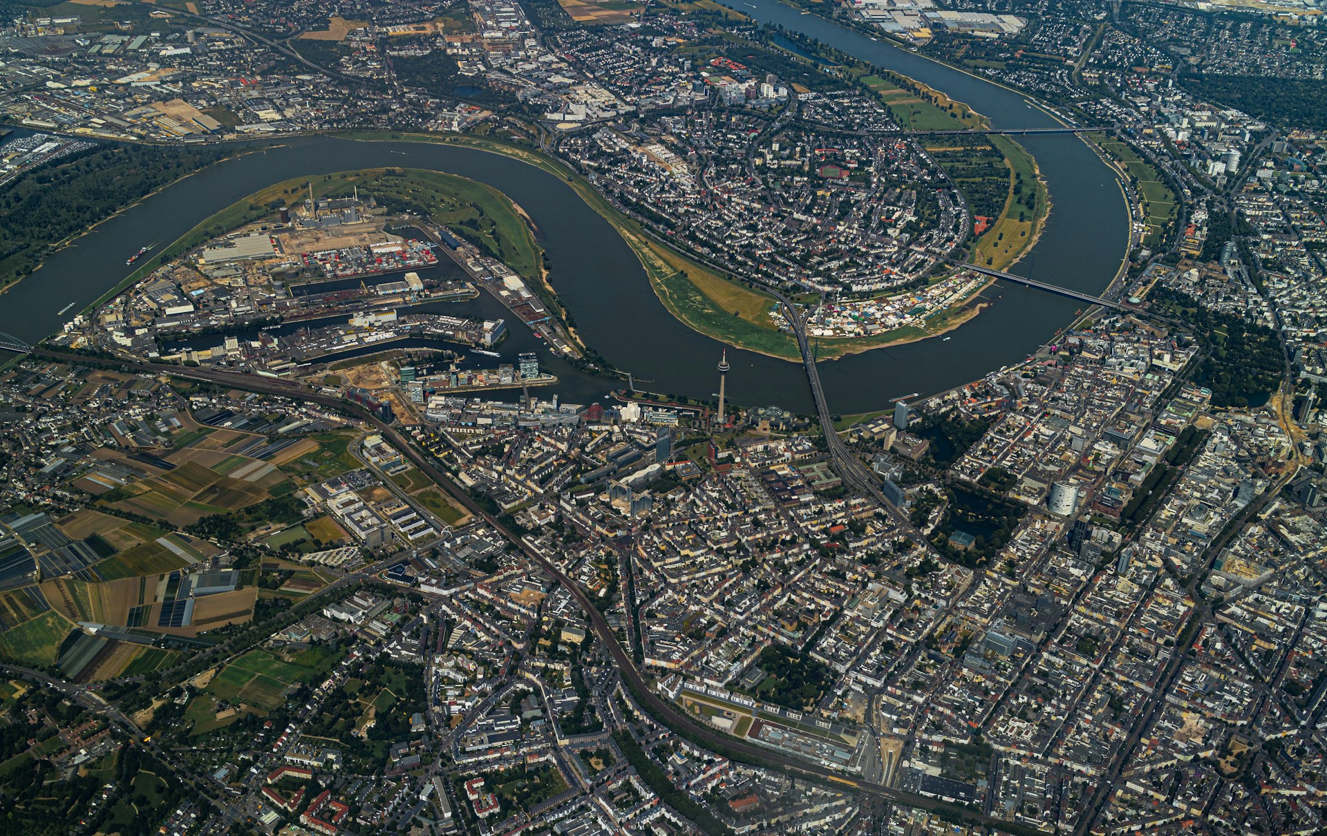 Aerial photo of Düsseldorf, Germany where Rhine River flows | pc Dominik Luckmann